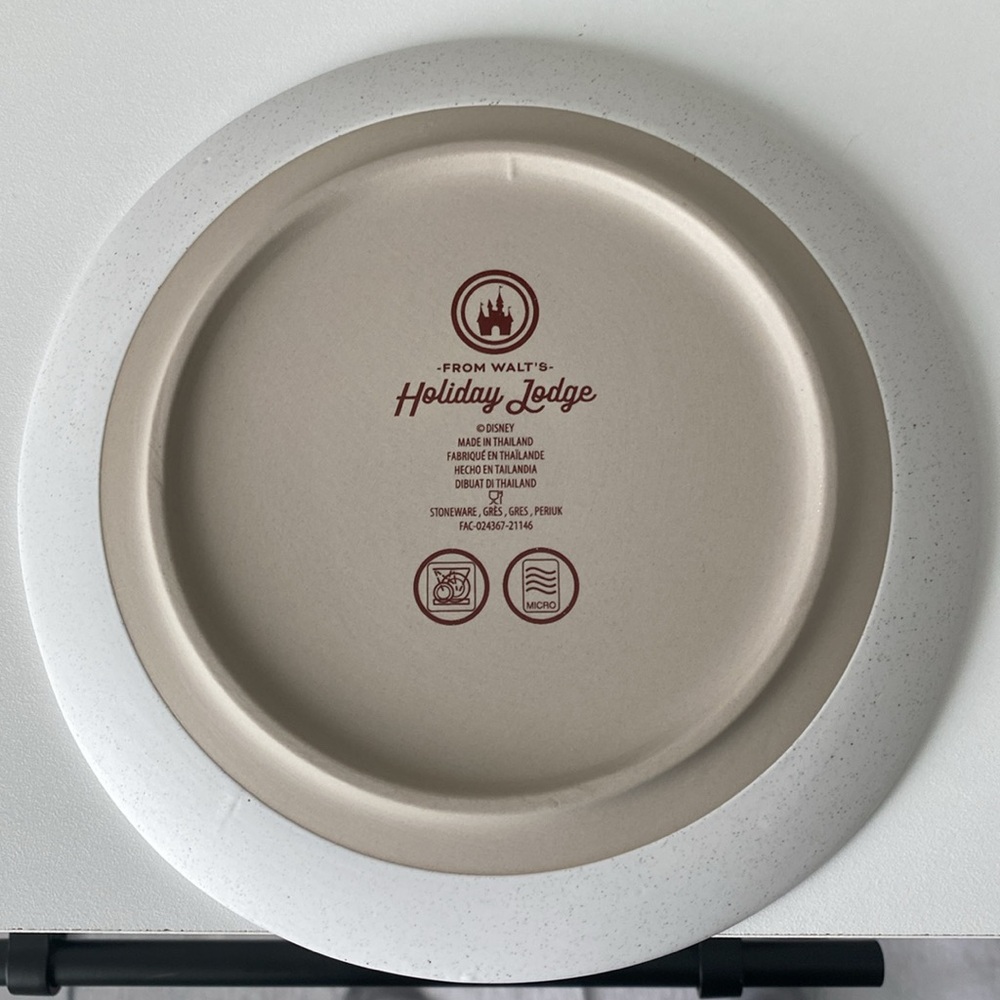 Disney Parks Walt’s Holiday Lodge Collection set of 4 salad plates - Picture 11 of 11